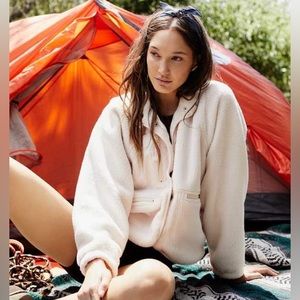 Free People Hit The Slopes Fleece Jacket in Canvas Cream Bomber - Small